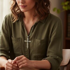 Heavy Silver-Tone Filigree Cross Necklace with Heart Center – Vintage-Inspired